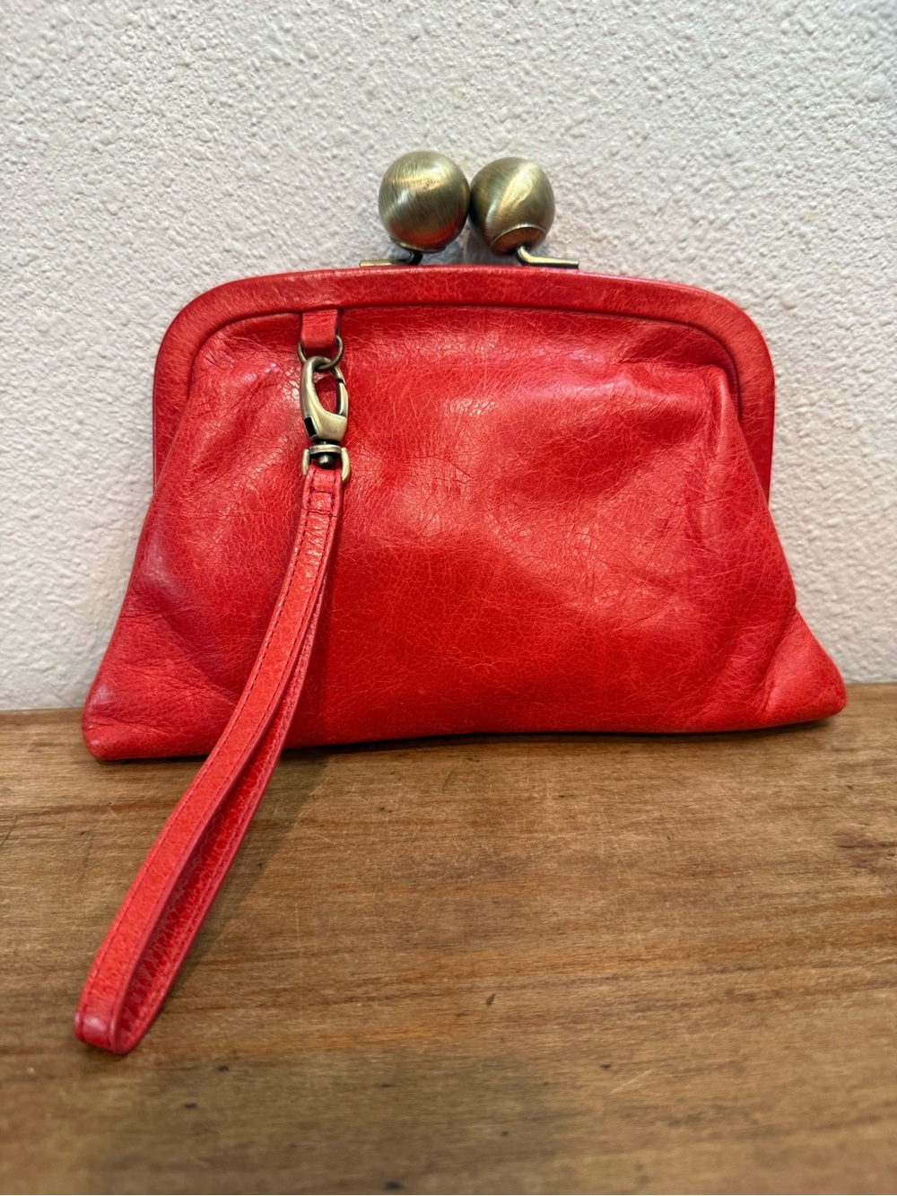 Trina Turk Red Leather Gold Kiss Lock Clutch Wristlet Oversized Ball Closure - Picture 3 of 11